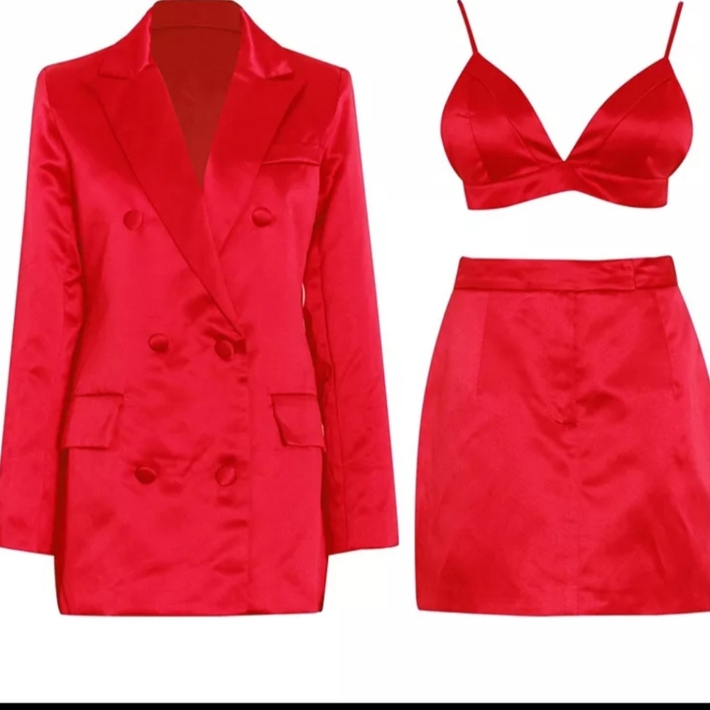 Beautiful 3 piece set in the color red